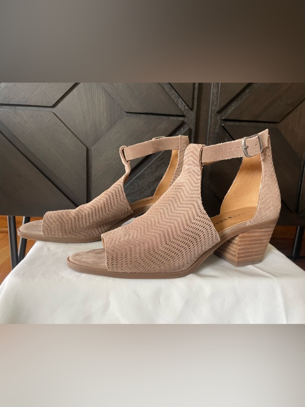 Lucky Brand Taupe/Tan Open-Toe Block Heel Leather Sandals size 8M